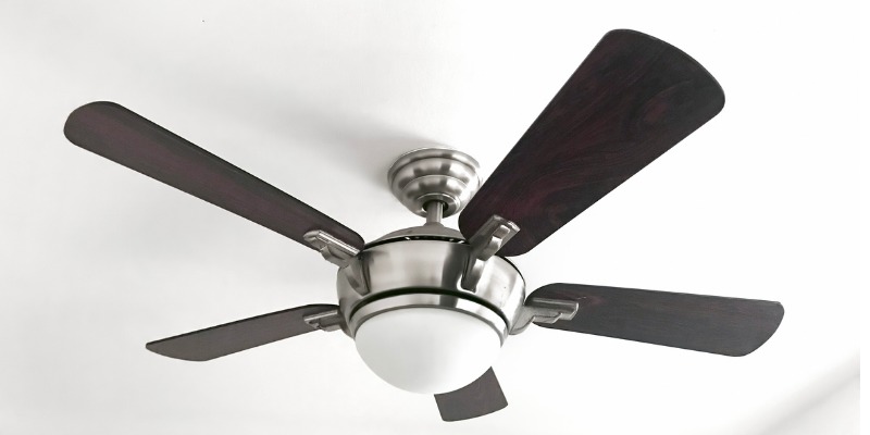 Can I Use Both Air Conditioner and Ceiling Fan Together?” [FAQ]